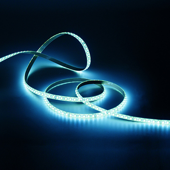 led лента Gauss Elementary (SMD 2835, 12 В, 9,6 Вт/м, 120 led/м, IP66) - включенная