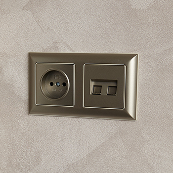 электроустановочные изделия IEK серии Brite - пример установки