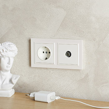 рамка 2-постовая IEK РУ-2-БрЖ Brite - пример установки