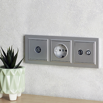 рамка 3-постовая IEK РУ-3-БрА Brite - пример установки