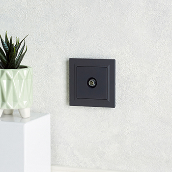 рамка 1-постовая IEK РУ-1-БрГ Brite - пример установки