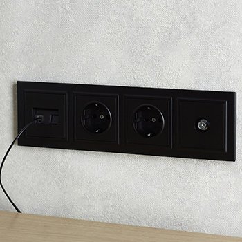 рамка 4-постовая IEK РУ-4-БрЧ Brite - пример установки