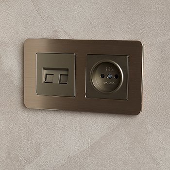 рамка 2-постовая IEK РУ-2-1-Бр металл шампань RE AL Brite - пример установки