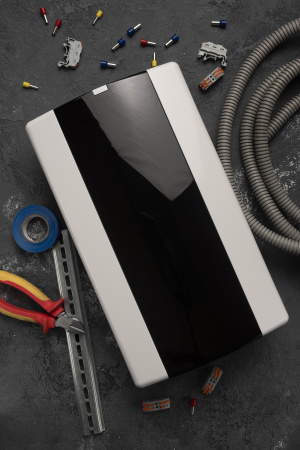 Бокс 18мод встраиваемый белый черная прозрачная дверь IP41 SlimBox EKF