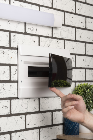 Бокс 18мод встраиваемый белый черная прозрачная дверь IP41 SlimBox EKF