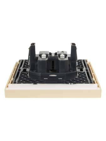 Фортепиано ваниль розетка скрытая 2-мест шторки быстрозажим. клем. IP20 