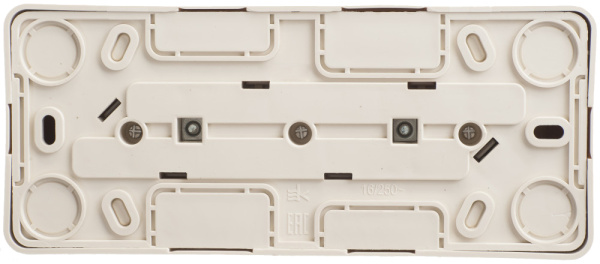 Этюд кремовый розетка открытая 3-мест шторки IP20 