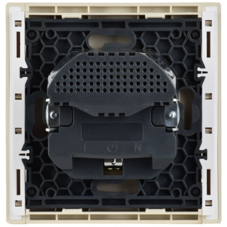 Фортепиано ваниль розетка скрытая 1-мест заземление шторки USB IP20 