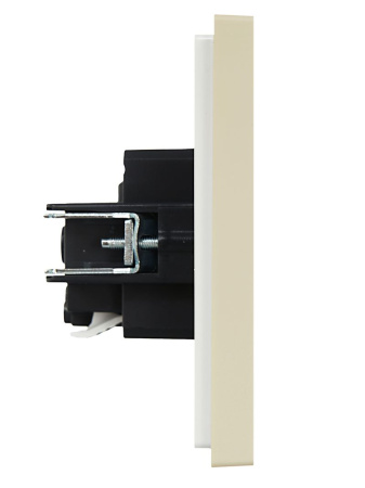 Фортепиано ваниль розетка скрытая 1-мест з/к шторки быстрозажим. клем. IP20 